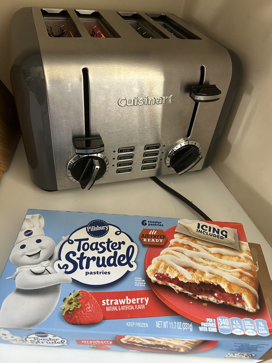 MrCleveland_216's tweet image. ❗️Hot Take Alert ❗️

Better than Pop-Tarts…

#ToasterStrudel