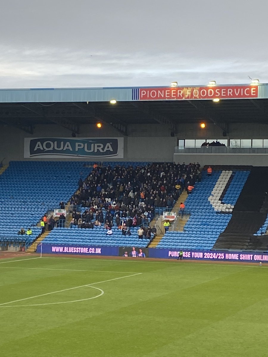LiamNorcliffe's tweet photo. Nutters. #Spireites https://t.co/FCqnpZzM1c
