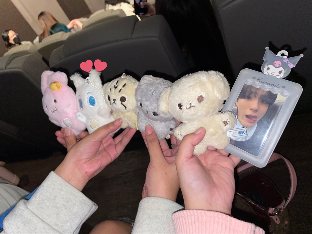 yizhrj's tweet photo. HELP RT PLS if anyone saw an injeolmi doll sa ayala malls manila bay today pakiuwi po siya pls 😭 i watched the 4pm tds3 movie timeslot and went to photoism tas nawala na siya after 😭😭😭😭😭 https://t.co/bp6Z1ZDw0t