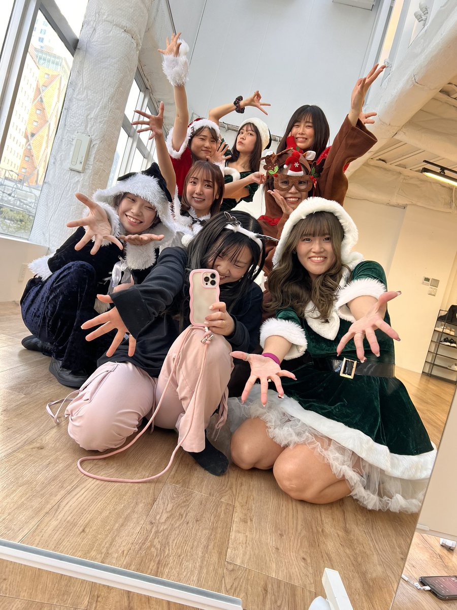 ria_18890801's tweet photo. 今年ラストの東京🗼ws
みんなでクリスマスした🎄🤶
振り落としして構成もつけて
速攻撮影📸対応力ついたね！

みんなめっちゃ可愛かったよ🤍🤍
来年もいっぱい一緒に踊ってね！！

私は撮影に必死で踊れなかったwww

@Rupinus_dance https://t.co/L2XvOShcsb