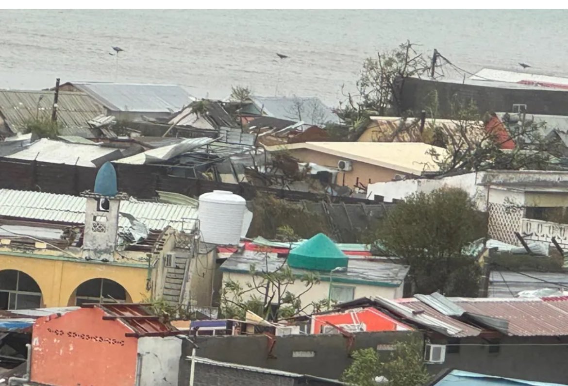 Soutien à nos frères &amp; sœurs mahorais. Le cyclone CHIDO a fait d’énormes dégâts. Selon un premier bilan, 2 morts sont à déplorer. Nous pensons aux familles des victimes. Le plus violent cyclone depuis 1934 selon Météo France ...