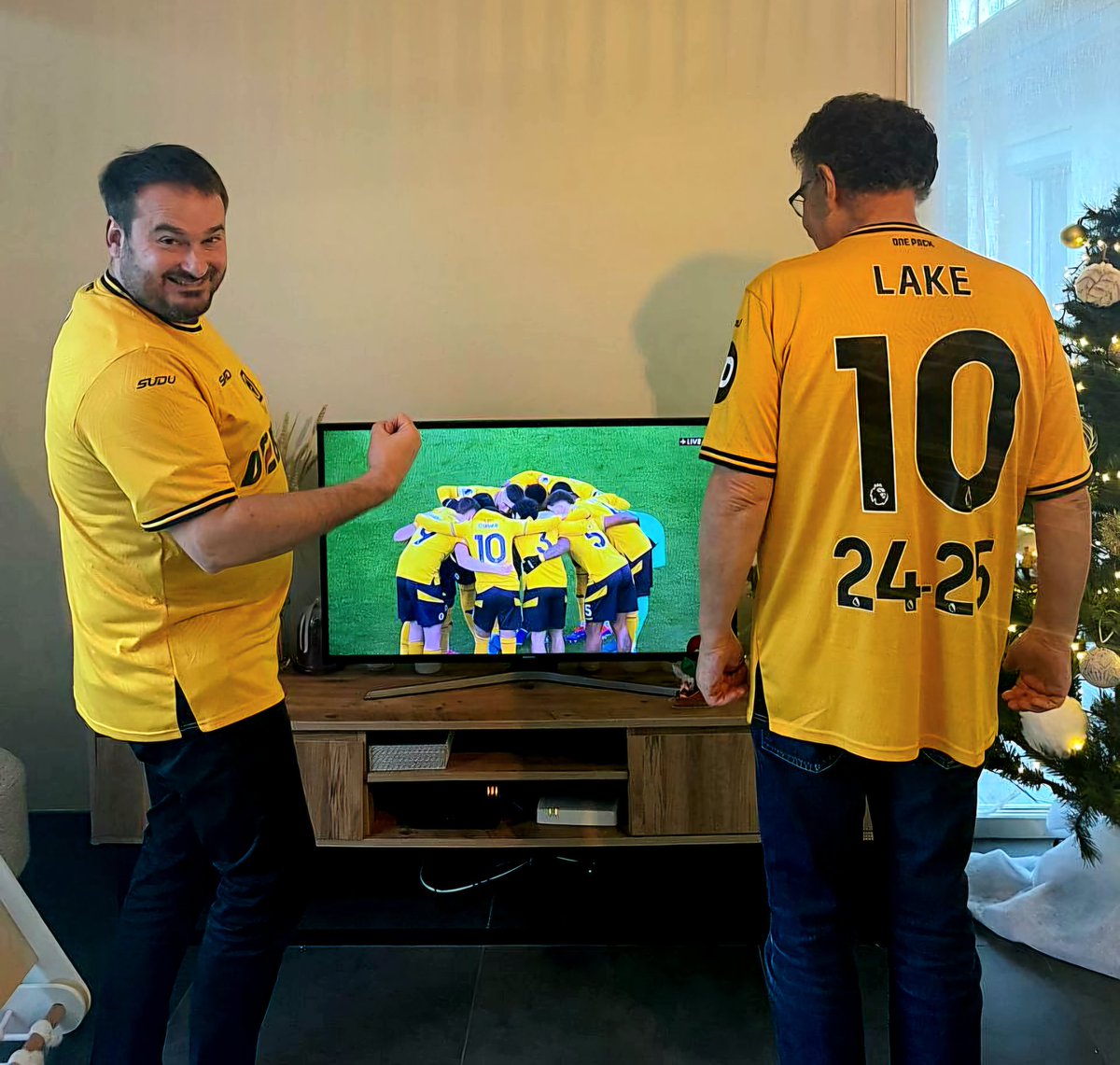 lake_lak3's tweet image. It&apos;s Game Day! ⚽

@Wolves are facing Ipswich Town today! 🔥

LAKE is behind the team, as always, supporting them on and off the pitch! 💪✨️ 

Go Wolves!! 🐺

#LAK3 #Wolves #LAKExWolves #Football #PremierLeague