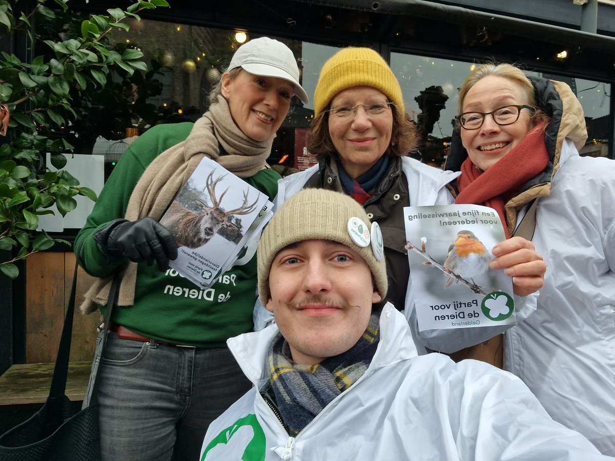 In een half uur tijd waren al de flyers over diervriendelijke kerst en vuurwerkvrij oudjaar van de hand 👍 #PvdD #eetplantaardig #geenvuurwerk #doetinchem