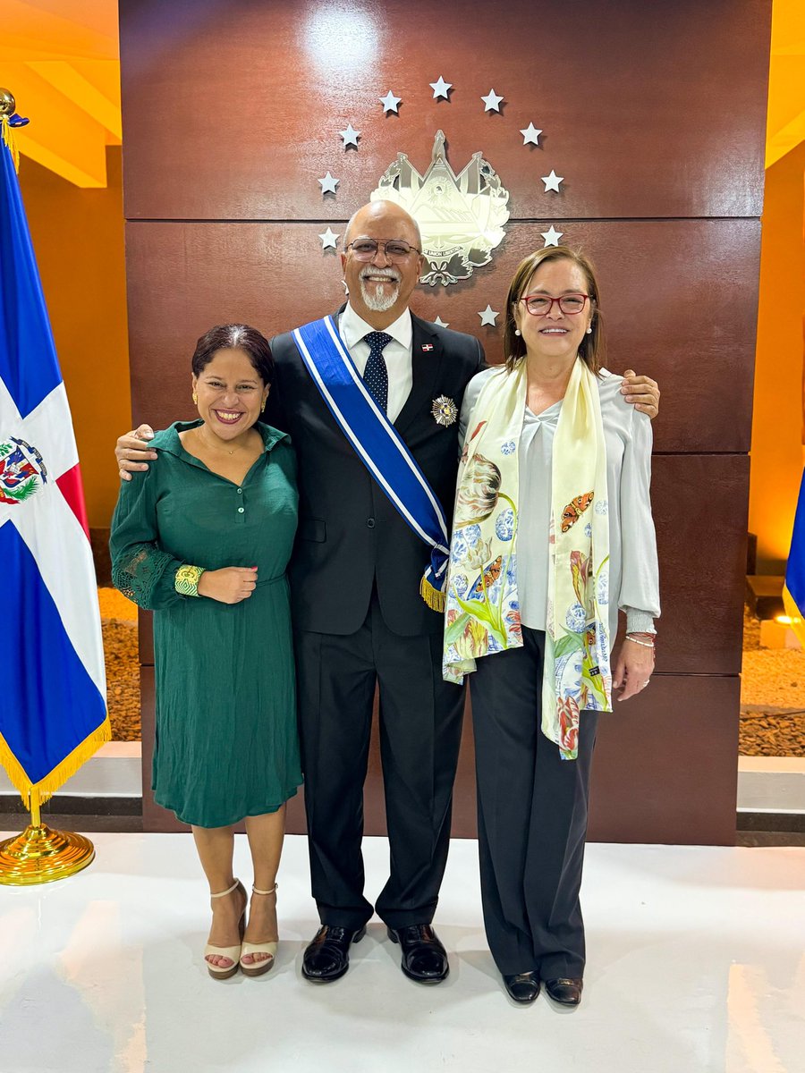 Morena Valdez 🇸🇻 tweet media