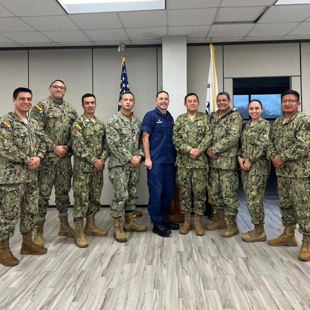 armada_ecuador's tweet image. 🇪🇨🤝🇺🇸 #EEUU | En el astillero de la @USCG en Baltimore Maryland se llevó a cabo la reunión de coordinación entre la #ArmadaEcuatoriana y #USCoastGuard para continuar con la transferencia de 2 unidades clase Island 110, que vigilarán los espacios marítimos del país.