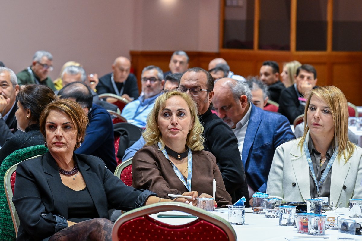 ATSO Meslek Komiteleri Müşterek Toplantısı’nın konuğu olan, Fraport TAV Antalya Terminal İşletmesi Genel Müdürü Deniz Varol, Antalya Havalimanı’nın Genişleme Projesi hakkında kapsamlı bir sunum yaptı. Sunumuna merhum Yönetim Kurulu Başkanımız Ali Bahar’ı anarak sözlerine başlayan
