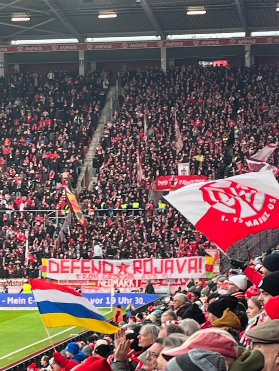 Kurdische Gemeinde Deutschland ☀ (@kgdonline) on Twitter photo Heute bei dem Spiel 1.FSV Mainz 05 gegen FC Bayern München ❤️☀️💚
<a href="/1FSVMainz05/">1. FSV Mainz 05</a> <a href="/FCBayern/">FC Bayern München</a> #Rojava-#Kurdistan Heute bei dem Spiel 1.FSV Mainz 05 gegen FC Bayern München ❤️☀️💚
<a href="/1FSVMainz05/">1. FSV Mainz 05</a> <a href="/FCBayern/">FC Bayern München</a> #Rojava-#Kurdistan