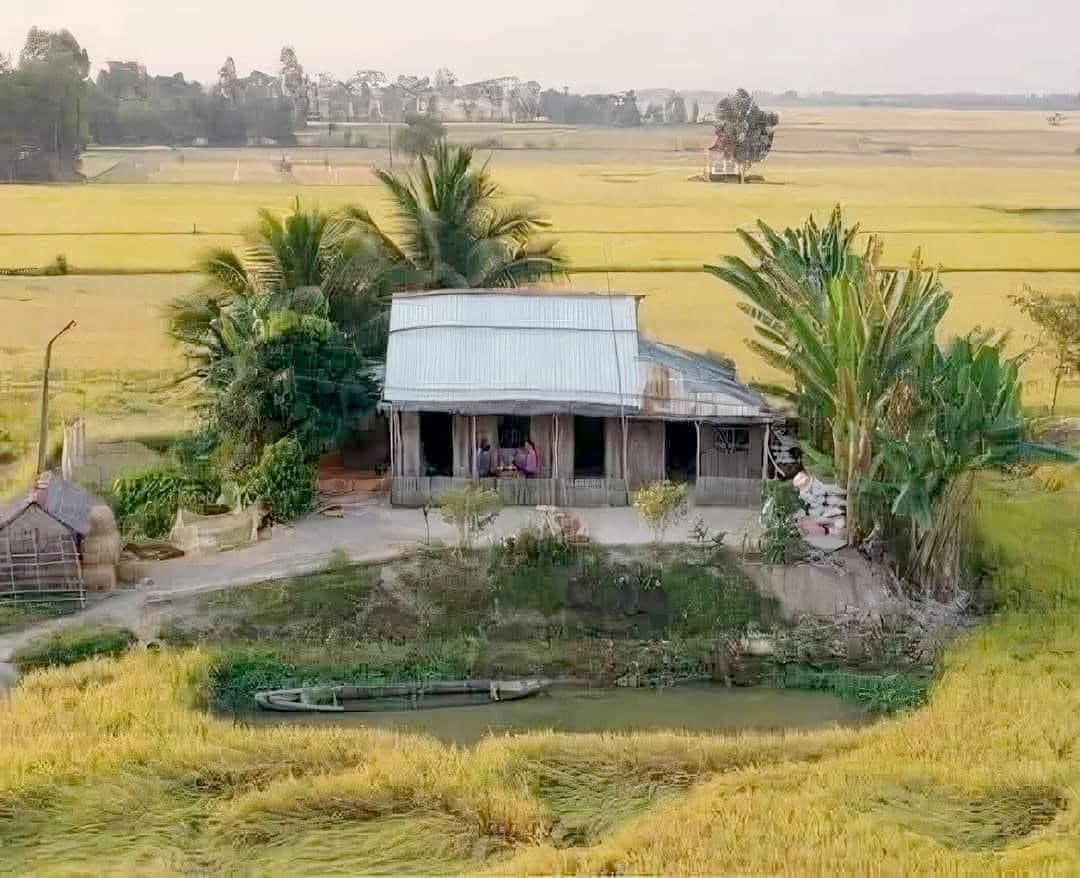 EchoOfTruthVN's tweet photo. ĐỜI NGƯỜI CHỈ SỐNG MỘT LẦN THÔI...!

️* Sau 20 tuổi thì đất khách và quê nhà giống nhau, vì đi đến đâu cũng có thể thích ứng.

* Sau 30 tuổi thì ban ngày và ban đêm giống nhau, vì mấy ngày mất ngủ cũng không sao.

* Sau 40 tuổi thì trình độ học vấn cao thấp giống nhau, học vấn thấp có khi kiếm tiền nhiều hơn.

* Sau 50 tuổi thì đẹp và xấu giống nhau, vì lúc này có đẹp đến mấy cũng xuất hiện nếp nhăn và tàn nhang .

* Sau 60 tuổi thì làm quan lớn và quan bé giống nhau, vì nghỉ hưu rồi, địa vị xã hội cũng như nhau.

* Sau 70 tuổi thì nhà to và nhà nhỏ giống nhau, vì xương khớp thoái hóa, không thể đi được hết những không gian muốn đi.

* Sau 80 tuổi thì tiền nhiều và tiền ít giống nhau, vì có tiêu cũng chẳng tiêu được bao nhiêu tiền.

* Sau 90 tuổi thì nam và nữ giống nhau, vì không thể làm nổi chuyện gì nữa.

* Sau 100 tuổi thì nằm và đứng giống nhau, vì đứng dậy cũng chẳng biết làm gì?

Trước hay sau, trẻ hay già, giàu hay nghèo, sang hay hèn, quan hay dân..., dù là bất cứ ai, cũng đều giống nhau. Vậy nên, hãy sống và giữ cho mình thứ tồn tại bất biến, là: niềm tin, tình thương và nhân nghĩa.
