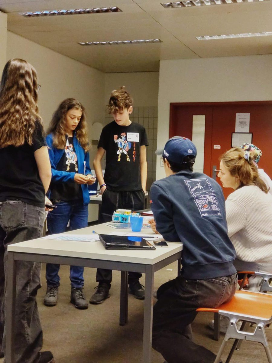 EPFL_SPS's tweet image. Dans le cadre du championnat FIRST LEGO League (FLL), nous organisons aujourd’hui deux évènements qui sur le campus lausannois de l’@EPFL : FLL Challenge pour les participant·es de 9 à 16 ans, et FLL Explore pour les participant·es de 6 à 10. Bravo à toutes les équipes.