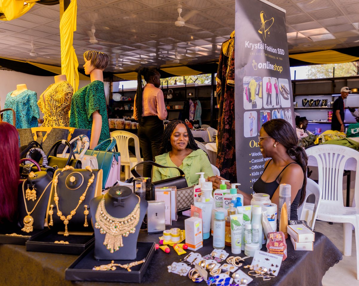 SceniusHub's tweet photo. Day Two of the Festive Bazaar is here!
Shop unique products from fashion to home essentials, support local vendors, and find the perfect holiday gifts. Enjoy great food and festive vibes at Scenius Hub!
📅 13th-15th Dec
📍 Scenius Hub
#FestiveBazaar #ShopLocal https://t.co/7htcq8dcds