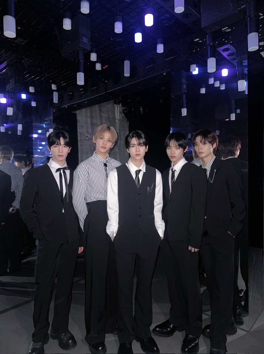 POW_grid's tweet photo. [#YORCH]
Dazzling dazzling ✨💫
#POW #파우 #요치 https://t.co/vUplv2O716