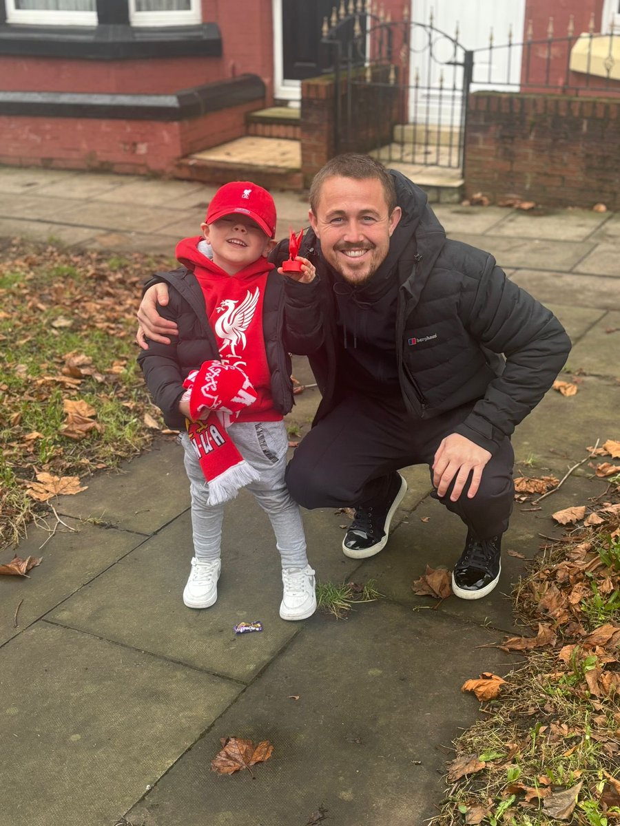 R George at his first liverpool game with his uncle busters scarf..
The thought of r buster with him.… 💔❤️🙏
