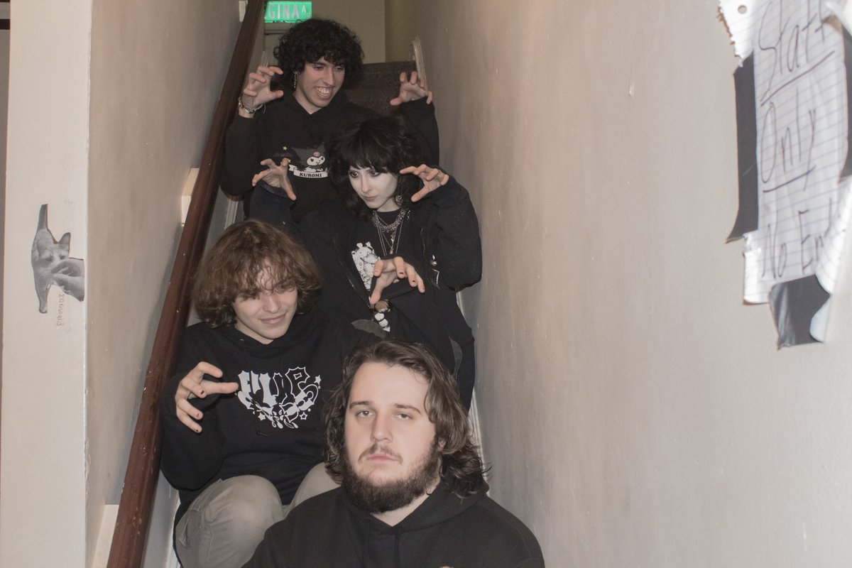 LonelyBirdRecs's tweet photo. An Exercise in Compatibility, the new split EP from King Rat and Hetareee, will be available to stream on 1/2/24

You can catch King Rat on tour w/ Penny Dog and Precious Little Life from 1/2-1/4 &amp; 1/9-/12. 

CDs and Tapes will be available for pre-order soon <3 https://t.co/JOSBbA0NK4