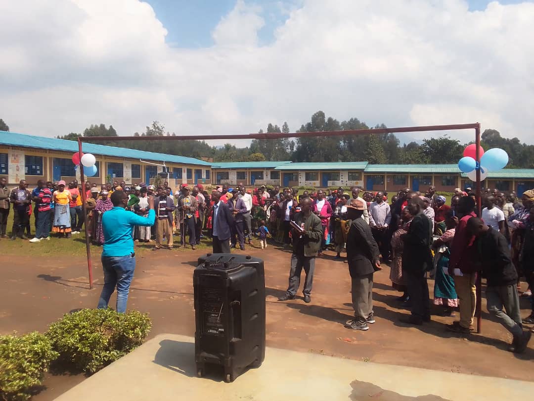 RPF Inkotanyi Musanze (@rpfmusanze) on Twitter photo Kuri uyu wa 14/12/2024, abanyamuryango ba <a href="/rpfinkotanyi/">FPR-Inkotanyi</a> hirya no hino mu mirenge igize <a href="/MusanzeDistrict/">Musanze District</a> bitabiriye amatora y'abagize Komite nyobozi ku mudugudu.
Abatowe bashimiye ababagiriye icyizere babizeza ko bazihutisha Manifesto 2024-2029. <a href="/gahundemaurice/">Maurice Mugabowagahunde</a> Kuri uyu wa 14/12/2024, abanyamuryango ba <a href="/rpfinkotanyi/">FPR-Inkotanyi</a> hirya no hino mu mirenge igize <a href="/MusanzeDistrict/">Musanze District</a> bitabiriye amatora y'abagize Komite nyobozi ku mudugudu.
Abatowe bashimiye ababagiriye icyizere babizeza ko bazihutisha Manifesto 2024-2029. <a href="/gahundemaurice/">Maurice Mugabowagahunde</a>