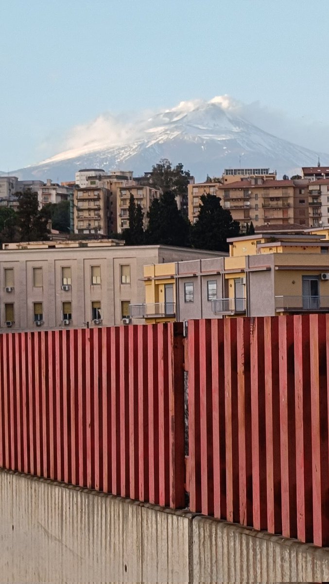 PuckJansen1954's tweet image. Nog op tijd bij daglicht in het stadion, om de #Etna als #backdrop te vincken #Catania - #Potenza
