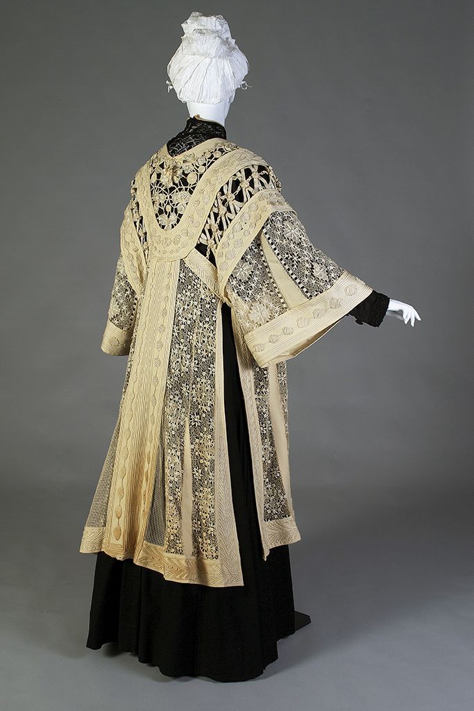 wikivictorian's tweet photo. Coat, 1909. Kent State University Museum. https://t.co/0hQz6mDwPe