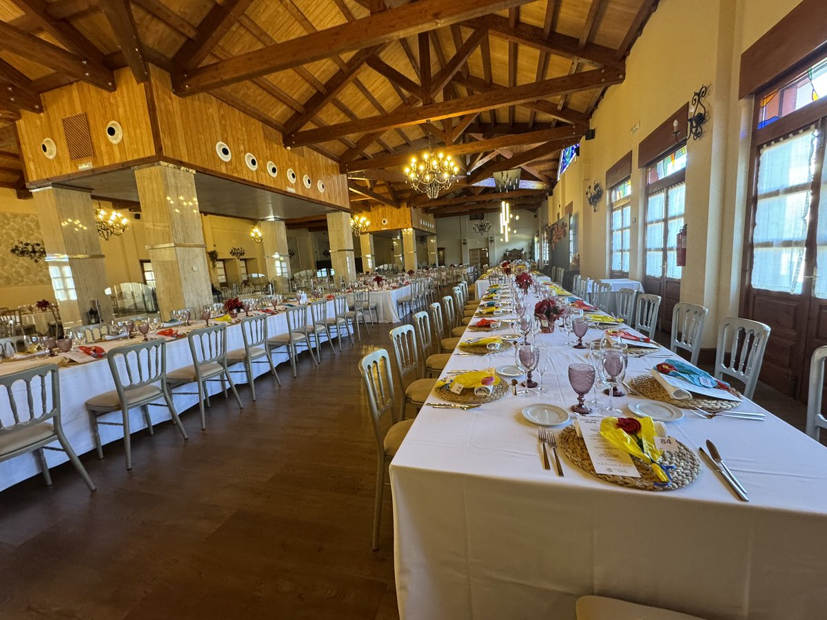 DehesaLaCenia's tweet photo. Y como contamos con un gran salón (no usamos carpas) con todas las comodidades, como suelo de #parquetflotante calefacción y un gran aislamiento, todos disfrutan de una gran comida
#eventos2024 #comidasolidaria #afadeva #navidad2024 #leonesp #reinodeleon https://t.co/qlK2vRs2k9