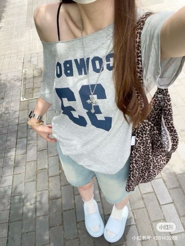 ak1zr's tweet photo. หาเสื้อ / accessories ไว้แมตช์กับ jorts แนะนำหน่อยค่ะ ขอบคุณล่วงหน้าคับ https://t.co/xuPpoIMT46