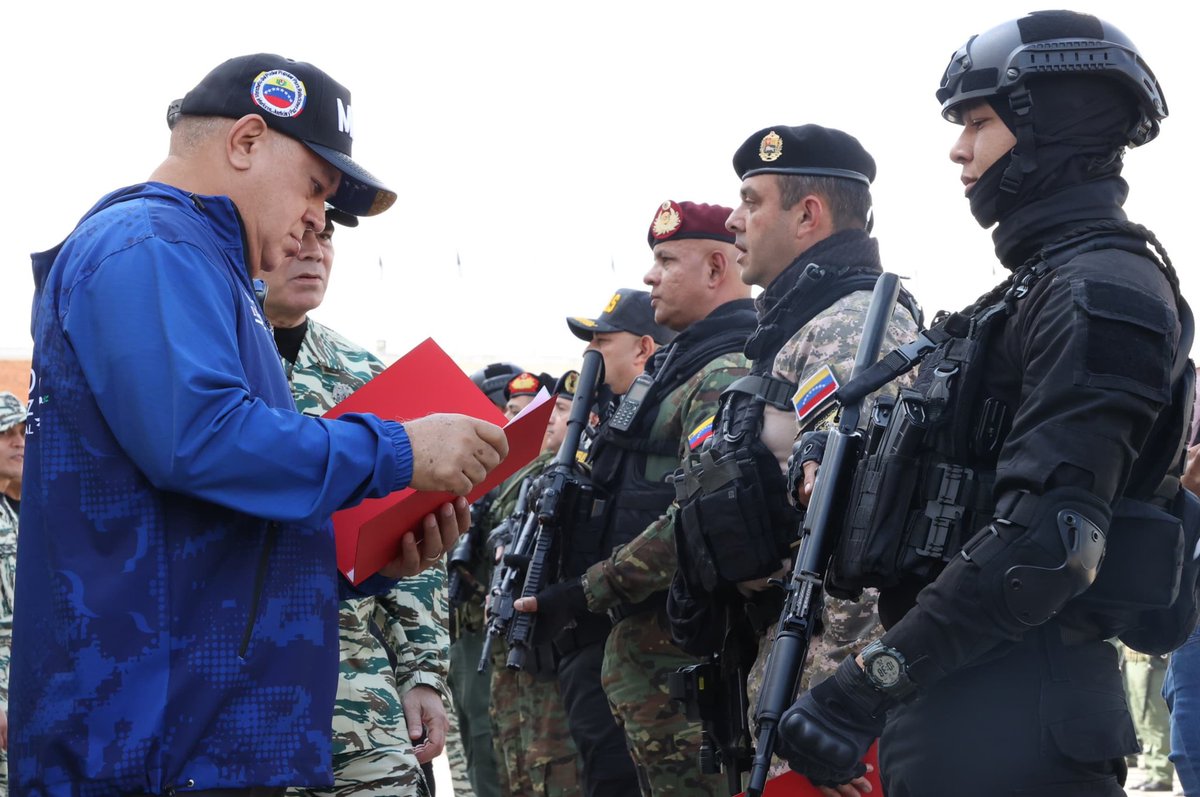 #AHORA || Vpdte. Sectorial <a href="/DCabelloR/">Diosdado Cabello R</a>: Este despliegue le da una respuesta contundente a aquellos que quieran buscar la violencia como vía para tomar el poder político del país.