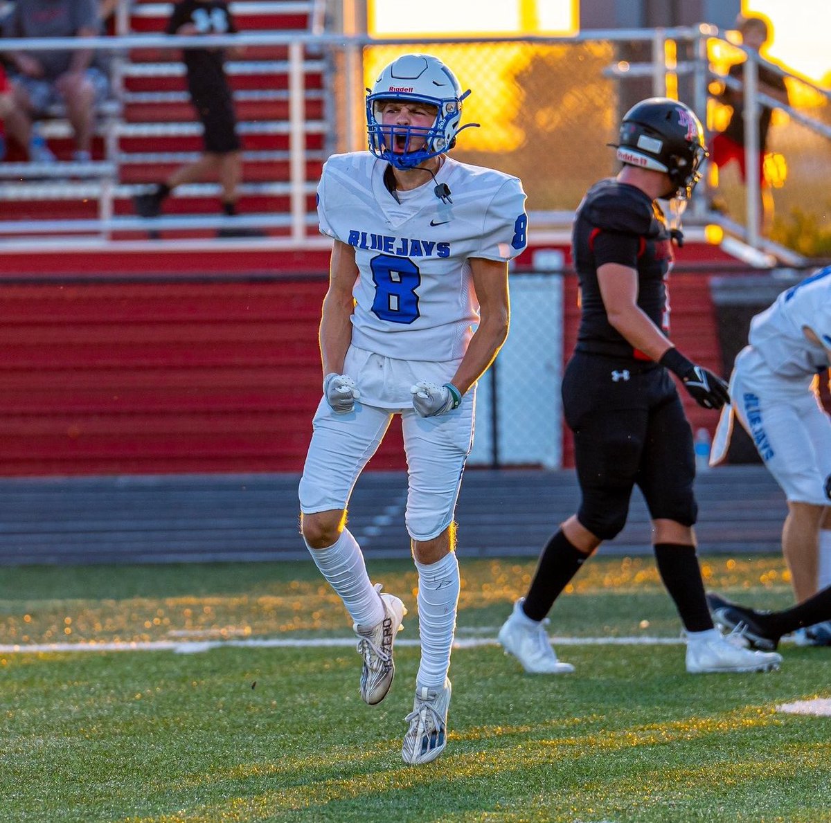 𝗖𝗹𝗮𝘀𝘀 𝟰𝗔 𝗙𝗿𝗲𝘀𝗵𝗺𝗮𝗻 𝗼𝗳 𝘁𝗵𝗲 𝗬𝗲𝗮𝗿

Riley Vanderlinden - WR/DB (Bondurant-Farrar)

🔹 1,029 Offensive Yards
🔹 8 Touchdowns
🔹 22 Tackles

#iahsfb Jasper P Wilson
