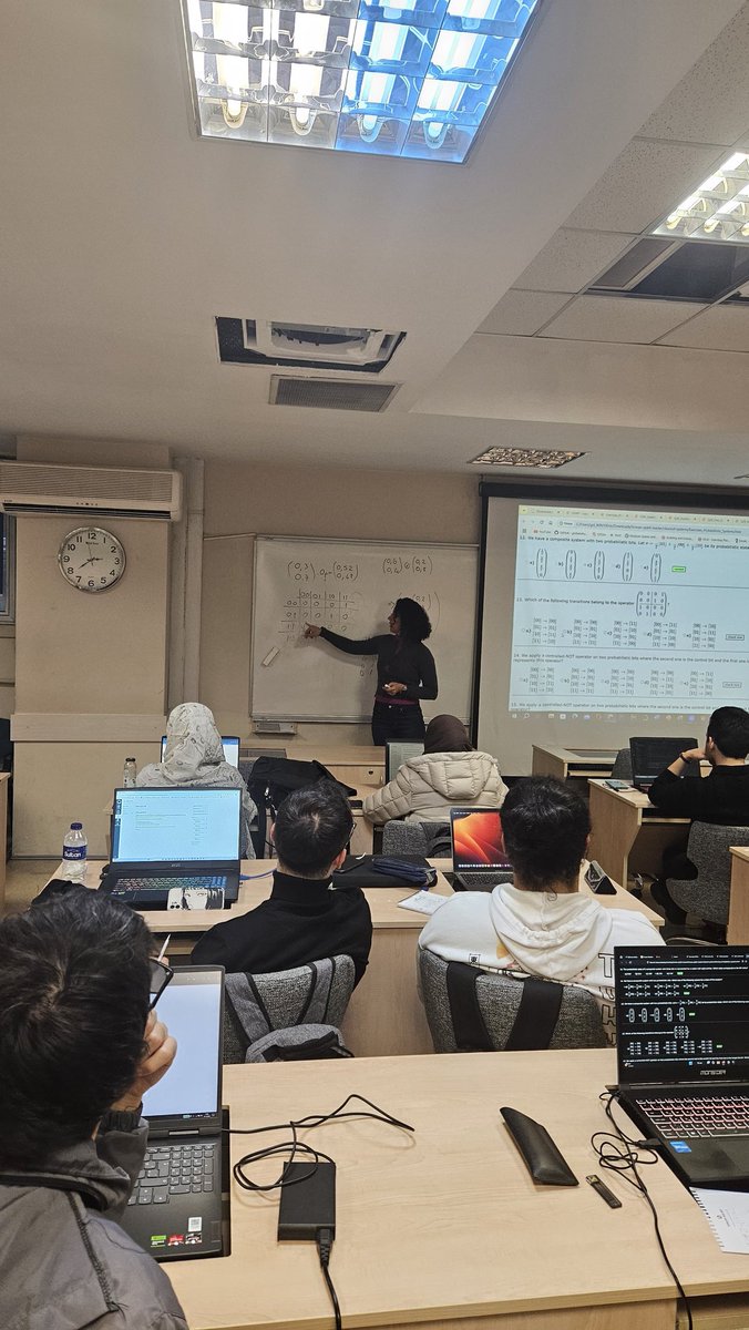 Psibilim's tweet photo. Haftasonu saatlerce yol çekip Kuantum Programlamaya Giriş eğitimimize gelen şu gençlerin ve eğitmen akademisyenlerimizin güzelliğine bakar mısınız?

Bilimin populerini izlemekle kalmayın, bilimin gerçeğine de dokunun...

QTurkey olarak, yıllardır Türkiye'de tamamıyla ücretsiz bir şekilde çok değerli gönüllü eğitmenlerle hem online hem de yüzyüze Kuantum Programlama Eğitimleri veriyoruz. 

Bu eğitimimiz Quantum Boğaziçi ve Quantum Sabancı öğrenci topluluğumuz tarafından gerçekleştirildi. 
Gönüllü eğitmenlerimiz @sabarife 🙏 ve @GonulAltayy 🙏 e, Sponsorumuz Yapı Kredi Teknolojiye teşekkürler. 

Bir sonraki eğitimlerin parçası olmak ve Kuantum Devrimini inşa edenler olmak için bize katıl 👇
@KuantumTurkiye