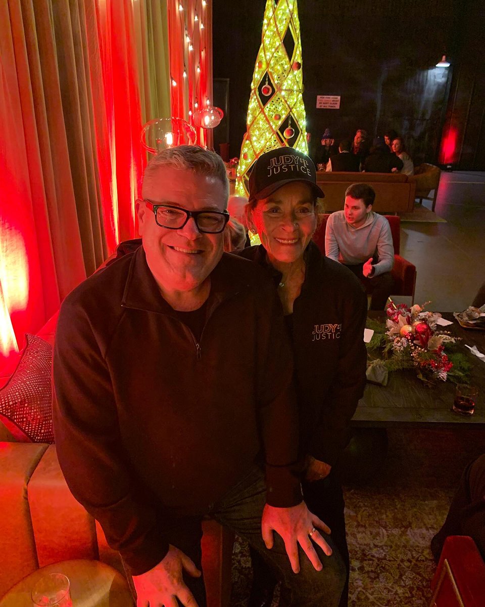ALMURDOCH's tweet photo. Happy once again to spend the day with the cast & crew of @JudyJustice followed by the annual Christmas party.
Grateful to be part of this #Emmy award winning show. 👍
Now back to Vancouver for @Canucks game tonight!
#judyjustice #judgejudy #voiceover #announcer #culverstudios https://t.co/c0LvOgv3QR