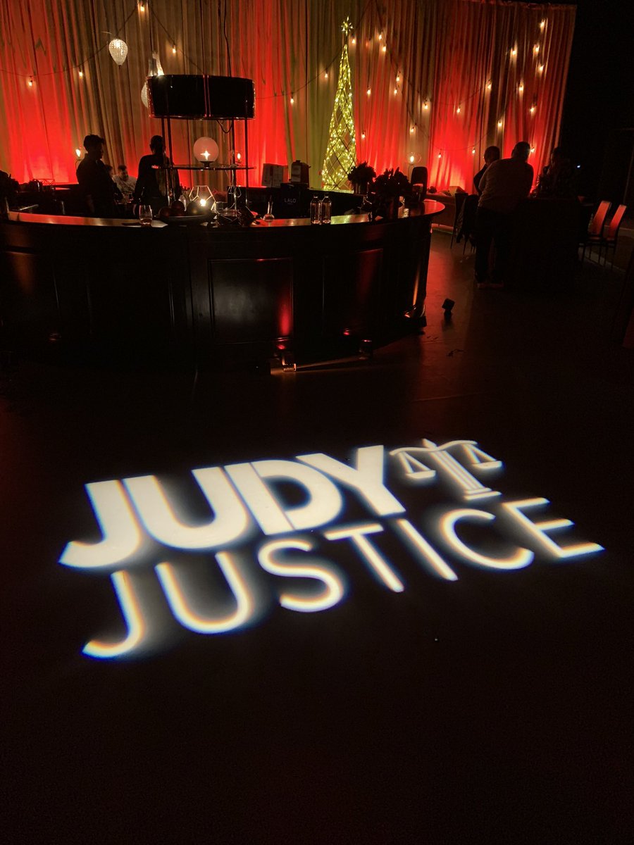 ALMURDOCH's tweet photo. Happy once again to spend the day with the cast & crew of @JudyJustice followed by the annual Christmas party.
Grateful to be part of this #Emmy award winning show. 👍
Now back to Vancouver for @Canucks game tonight!
#judyjustice #judgejudy #voiceover #announcer #culverstudios https://t.co/c0LvOgv3QR