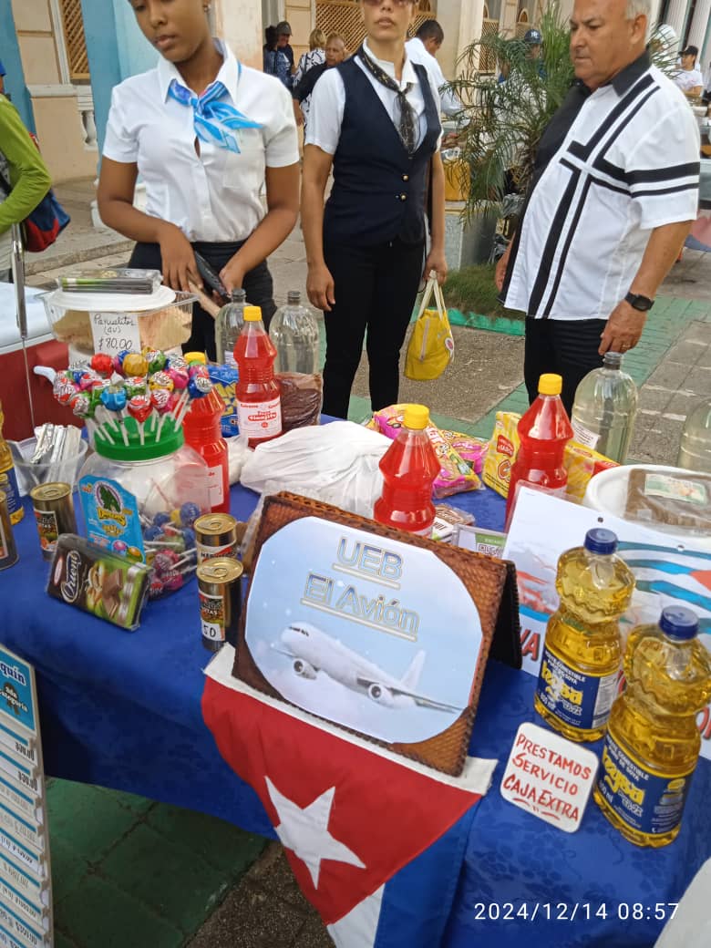 BetsyDazVelzqu2's tweet photo. Los trabajadores @MincinCuba inmersos en jornadas de trabajo para garantizar la canásta familiar normada y ofertas variadas a la población 
#ComercioCuba 
#DePieYCombatiendo https://t.co/L1w5B1oRHz