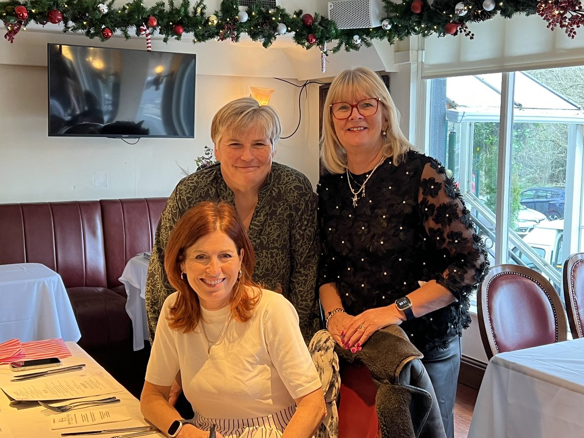 Delighted to be out celebrating <a href="/MuckrossHC/">Muckross Hockey Club</a> &amp; <a href="/irishhockey/">Hockey Ireland</a> legend Helen Buckley’s milestone 90th birthday with a good bunch of other Muckross legends