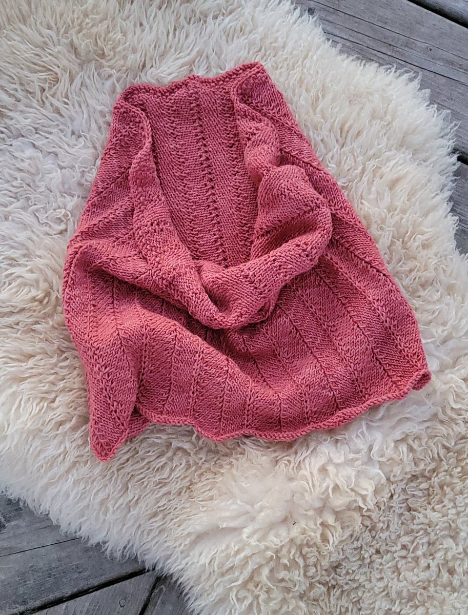 My newest creation. Not yet add to the store. This Friends Cowl is inspired by my friendships over the years. I taught a few and always brought my knitting alone. 
🧡🍁🧵🧶🐑