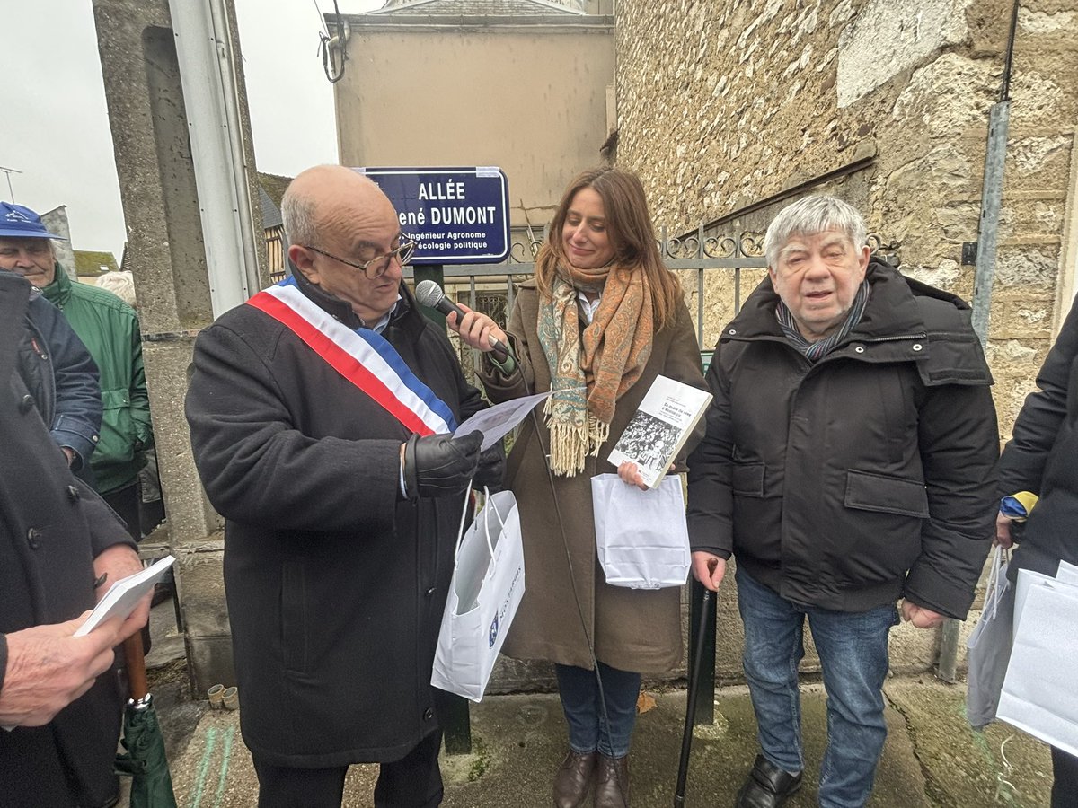 L’hommage de Montargis à René Dumont et aux pionniers de l’écologie politique: l’allée René Dumont a été inaugurée par <a href="/marinetondelier/">Marine Tondelier</a>, <a href="/bdigeon/">benoit digeon</a> et Jean-Luc Burgunder, créateur du journal Ecologie Infos.
