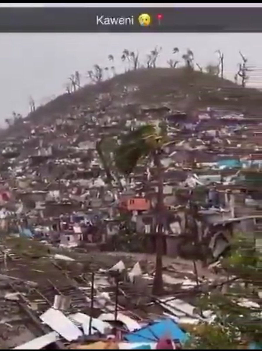 NinaOM_'s tweet image. Avant chido / Après Chido 

Save Mayotte 😢

#Chido