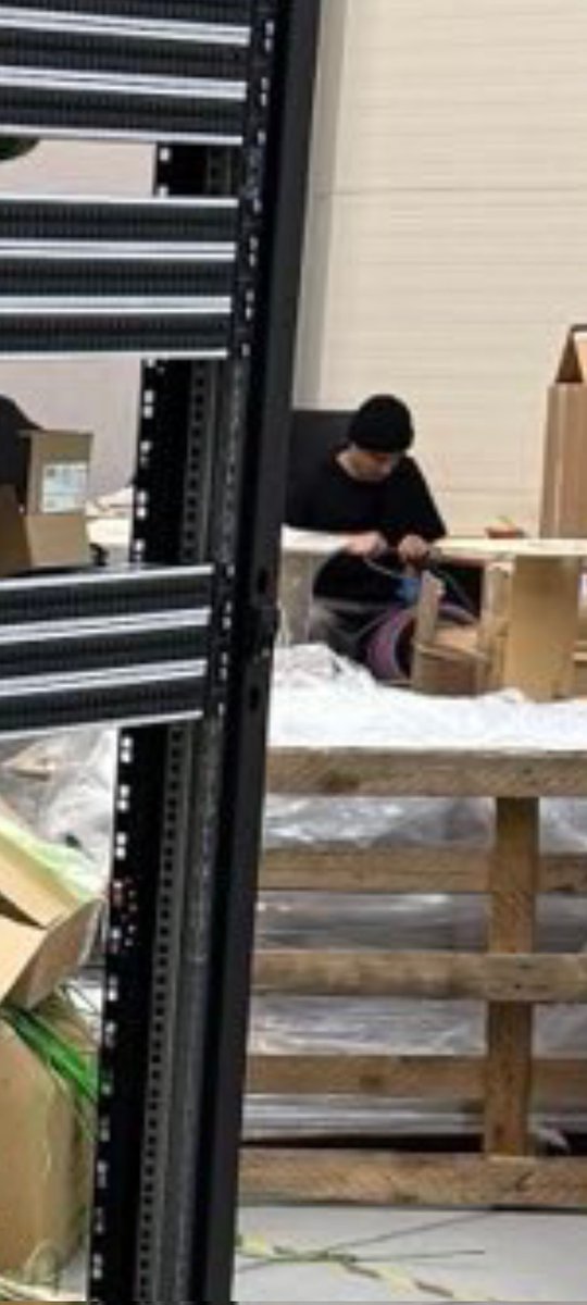 <a href="/OlechowskiJarek/">Jarek Olechowski</a> <a href="/RepublikaTV/">Telewizja Republika 🇵🇱 #włączprawdę</a> <a href="/TomaszSakiewicz/">Tomasz Sakiewicz</a> <a href="/michalrachon/">michal.rachon</a> Jak można pracowników w zimnie trzymać. Gdzie jest inspekcja pracy? Wyzyskiwacze!
#HienyzTvRepublika