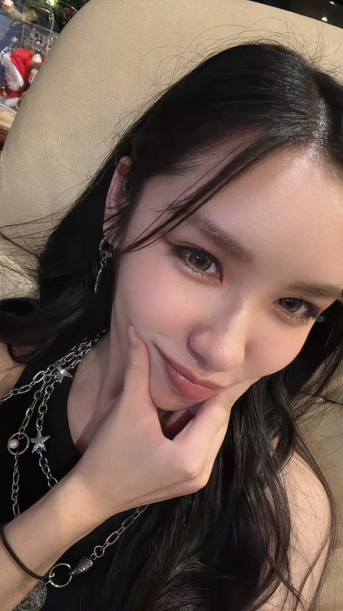 Lookkaeww_k's tweet photo. Just arrived home! I’m ready, you’re ready? XD (34HD &amp; WeTV)

LOVE SENIOR SPECIAL EP3
#พี่ว้ากคะตอนพิเศษอีพี3 https://t.co/wq8D18PVS2