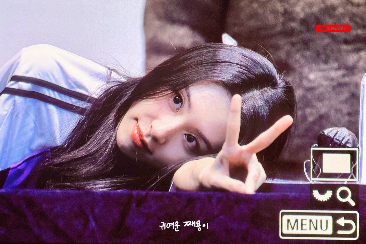 REDPOINT423's tweet photo. 241214 뮤직플랜트 팬싸인회

이거 느좋포즈 맞아 지짜루💦

#채영 #CHAEYOUNG #チェヨン #손채영 #TWICE https://t.co/BPotmI2Cgp