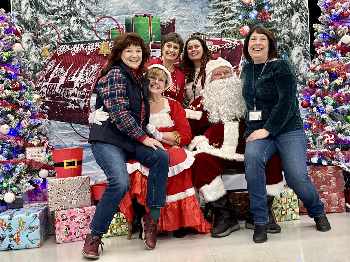 What an amazing Breakfast with Santa! Thank you to all of our families who came out today! #WESTogetherWeRise <a href="/SCPSchools/">Stafford Schools</a>