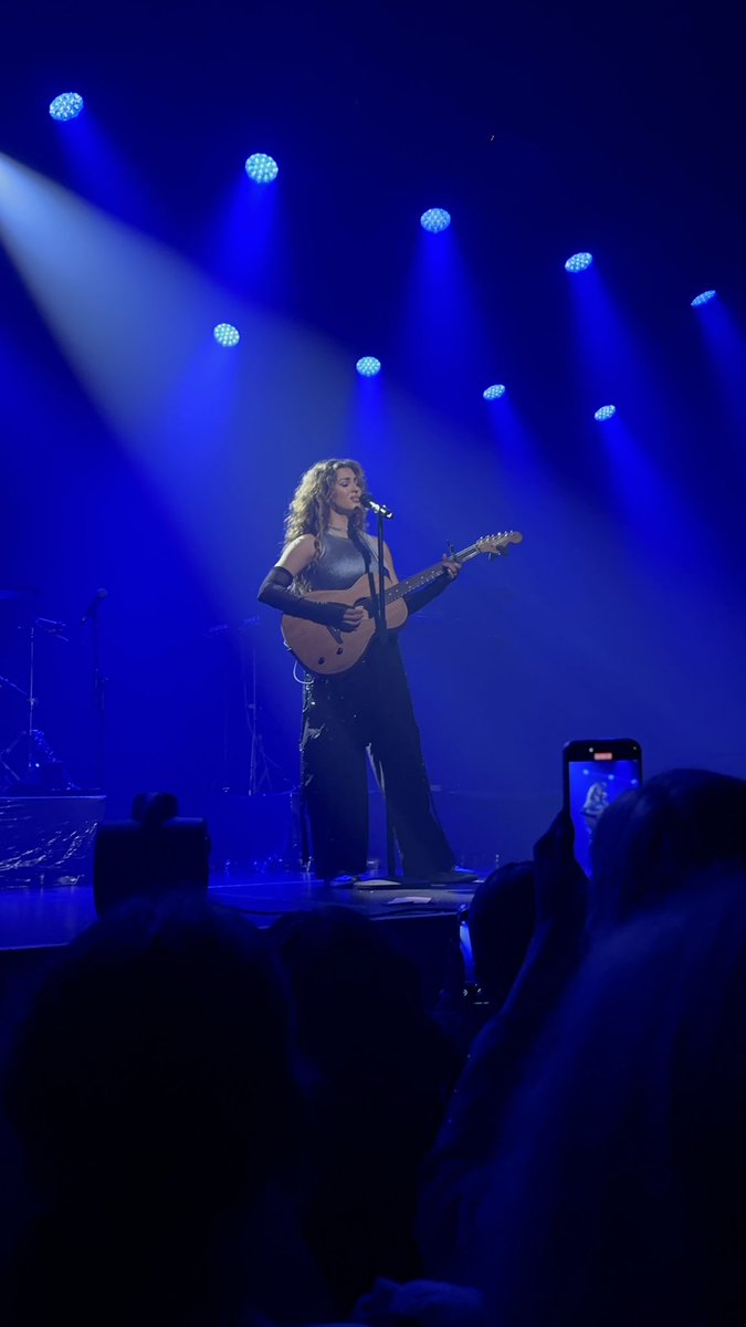 Happy Birthday Tori 💜 <a href="/torikelly/">tori kelly</a> 
Time to celebrateeee!