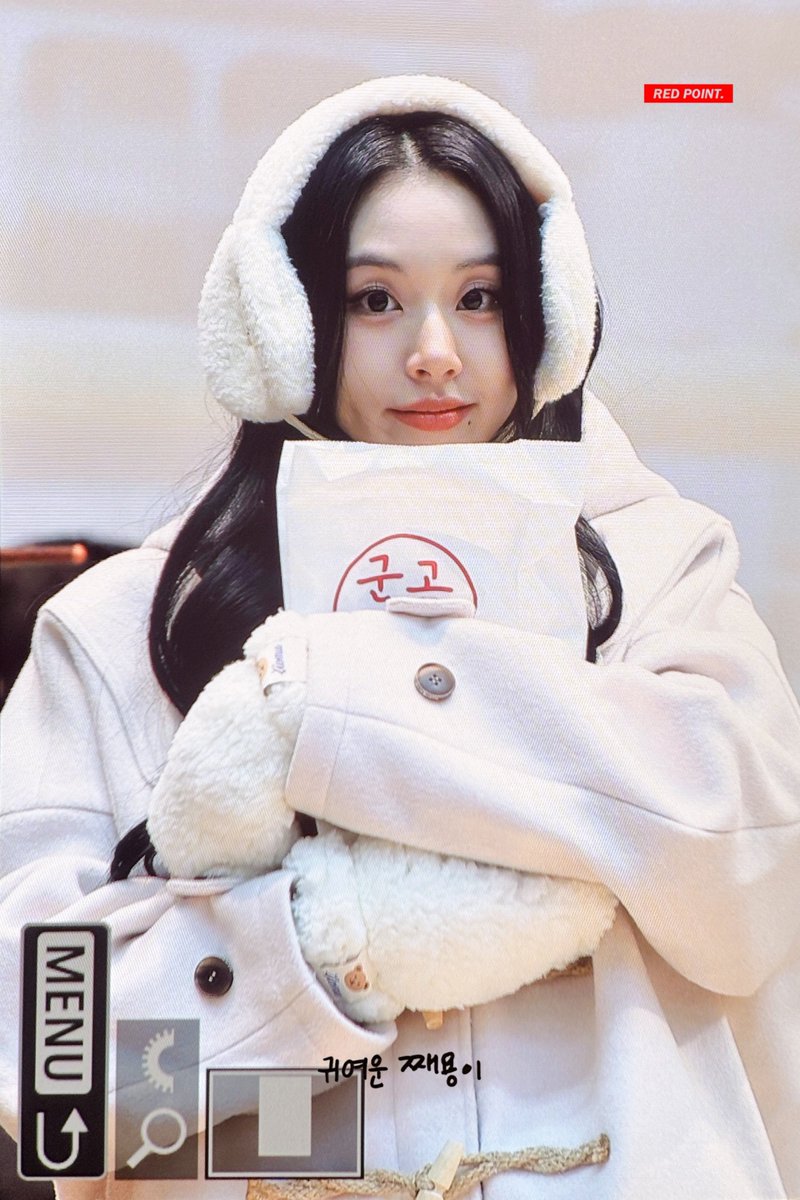 REDPOINT423's tweet photo. 241214 뮤직플랜트 팬싸인회

채영이 아직 붕어빵 못먹어때🥹

#채영 #CHAEYOUNG #チェヨン #손채영 #TWICE https://t.co/ThUHeSb1rK
