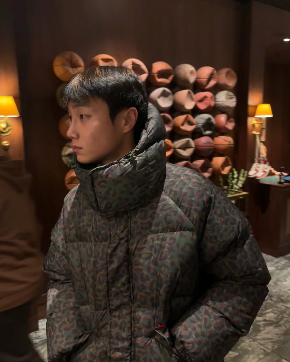 hmmmmwm's tweet photo. 귀여워서미안해챌린지를 평생네버절대찍을리없는 직업군을 가졋다는게믿기지가않음..  
물론이분을귀여워죽겟다고생각하는사람은 
전국에 나포함 32명정도밖에없고 
이트윗이꼴값이라고생각하는사람은 
3200만명정도잇겟지 ,     그렇지만 ..   
진실은언제나하나다 언젠가진실은승리한다 https://t.co/qeQ7kVIGo7