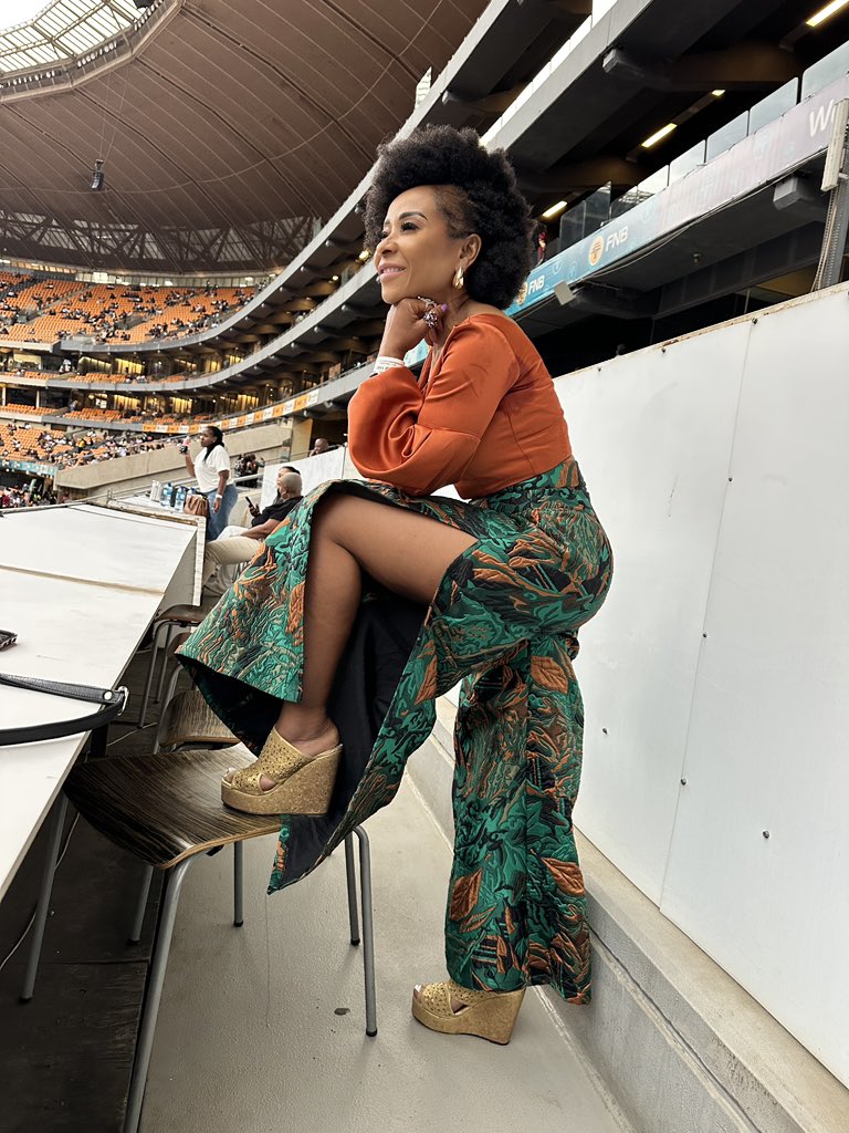 FabAcademic's tweet image. Chris Brown was not ready!!!😜