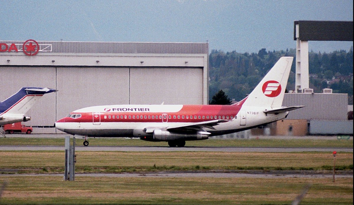 flycontinental1's tweet image. Who wore it better? Fly Continental. #airplane #airport #avgeek #avgeeks #travel #ContinentalAirlines #B737