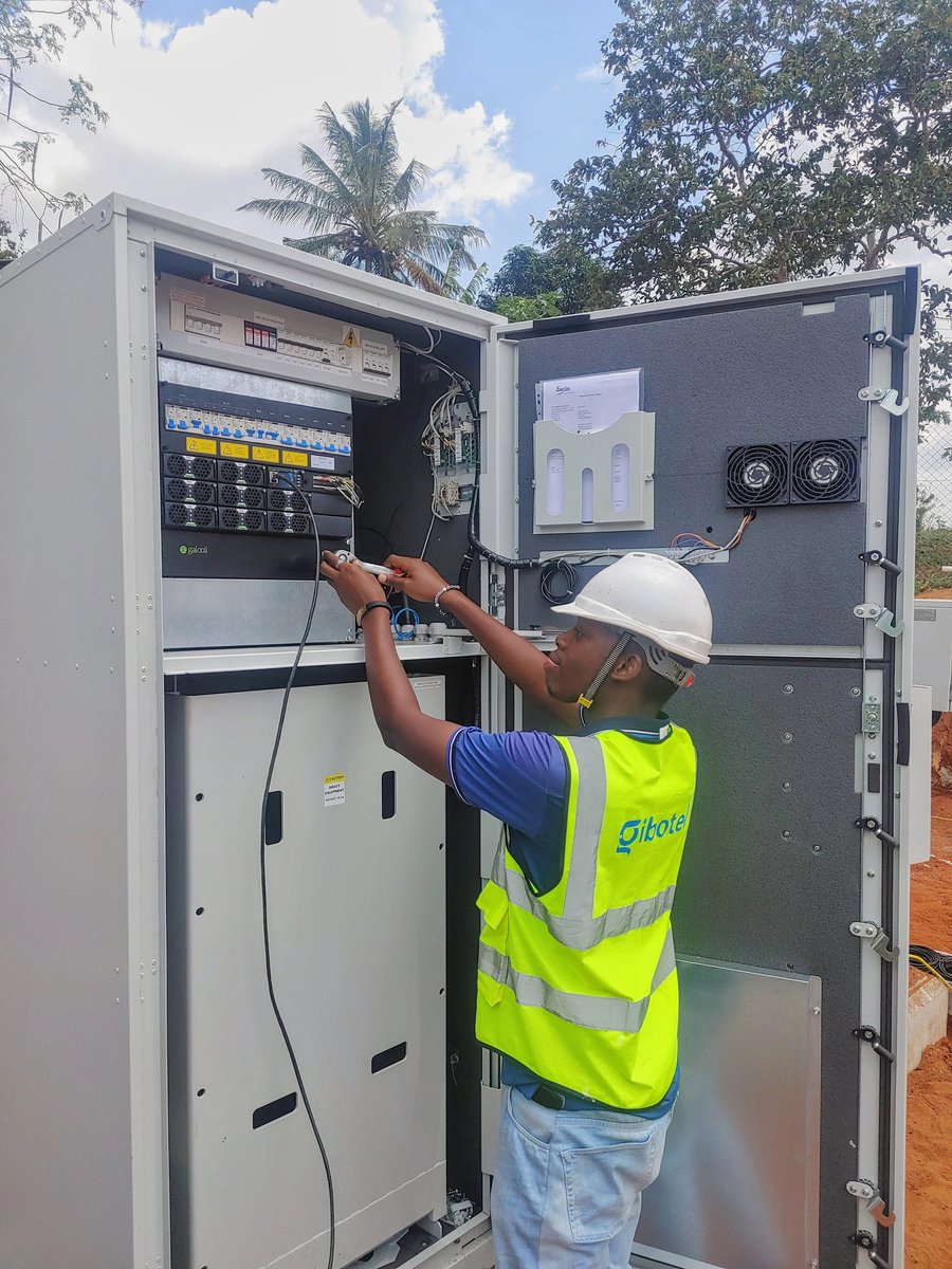 Alvinmkilalu's tweet image. Onsite works with Gibotel Company at Dar es Salaam Mlongazila for tower construction. One of the beauty of telecommunication engineering.

#engineering #siteworks #upgrade #vinnlalu