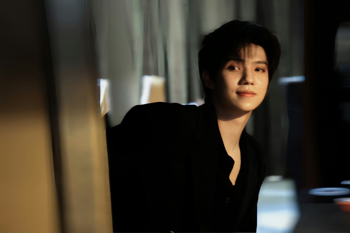 #LuoYizhou and his studio share new snaps