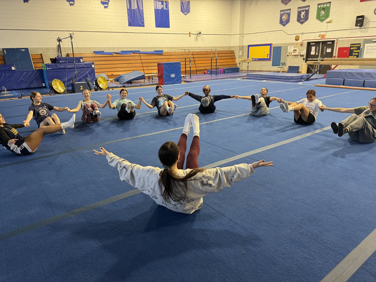 anna_tomillo's tweet photo. Saturday yoga practice!🧘‍♀️ 🏀 #leydenpride https://t.co/6K4VEEGEEj