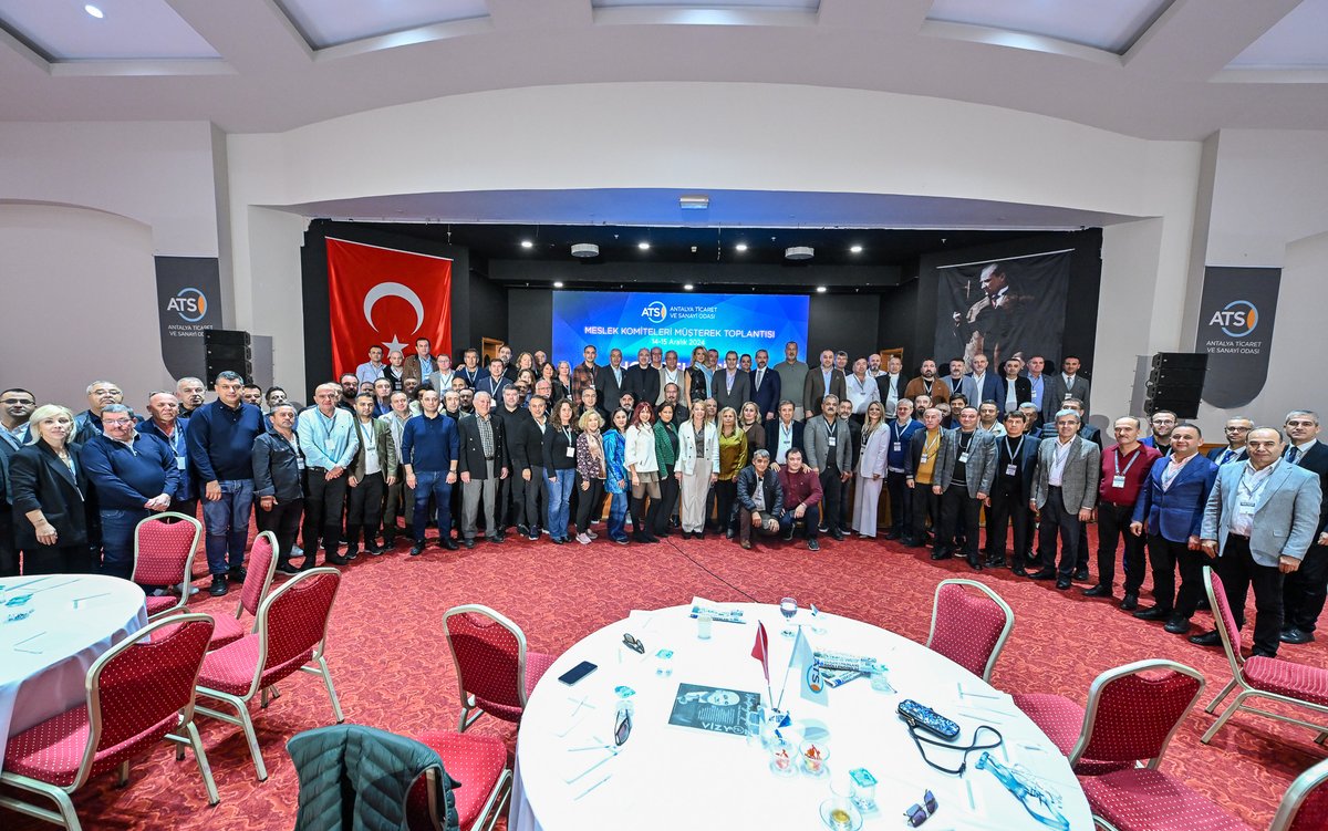 ATSO 2022-2026 dönemi Meclis Üyeleri ve Meslek Komiteleri temsilcilerinin katılımıyla gerçekleştirilen üçüncü müşterek toplantıda bir araya gelen Odamız üyesi iş insanları, ATSO çalışmaları, hizmetleri, Antalya ve dünya ekonomisini konuşarak, fikir ve önerilerini aktardılar.