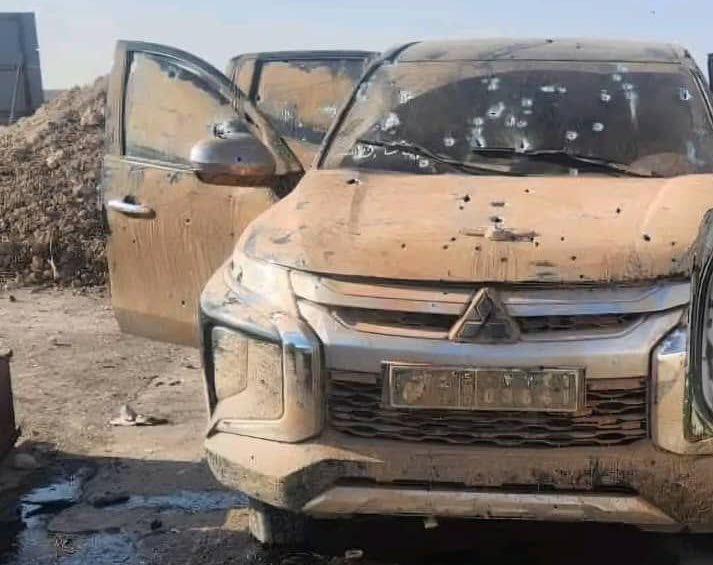 كما ورد الآن: 
 
توضيح حول ما حدث في قرية المزيرعة بريف اللاذقية:

عائلة من أصحاب السوابق في الأحداث الجنائية من آل جقموق، شباب من العائلة كانوا يقومون بالسرقة من إحدى الثكنات العسكرية في المنطقة وتم رصدهم من قبل عناصر إدارة العمليات العسكرية، وعند توجه إدارة العمليات العسكرية