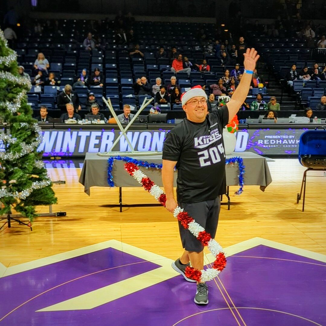 ChinBalancer's tweet image. Winter Wonderland Win! Great time in Stockton last night! Thank you @stocktonkings and fans!

#chinbalancing #StockUp #StocktonKings #kings #stockton #OurTownOurCrown #halftimeshow #halftime #chinbalancer #NBAGLeague #dunkson #grinch #santa