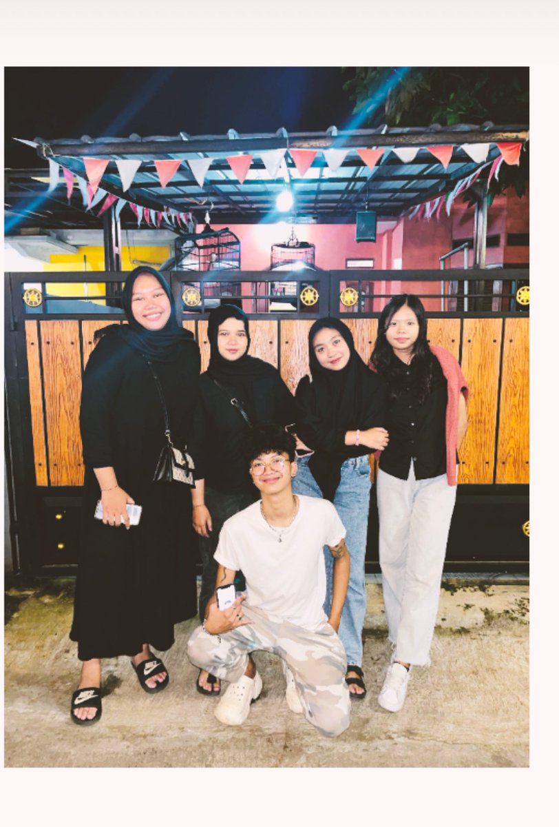 eljacksonnn18's tweet photo. gua dulu paling kecil dari mreka, sekarang dah gede 😝 https://t.co/UyuRRwteEA