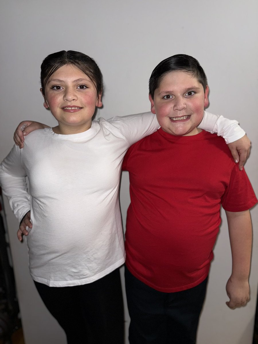 AlaniaSpohn's tweet image. December has been full of time spent with family and friends. So proud of all my babies including the ones I call mine ❤️ #mamaSpohn #Christmasconcert #singer #Viola