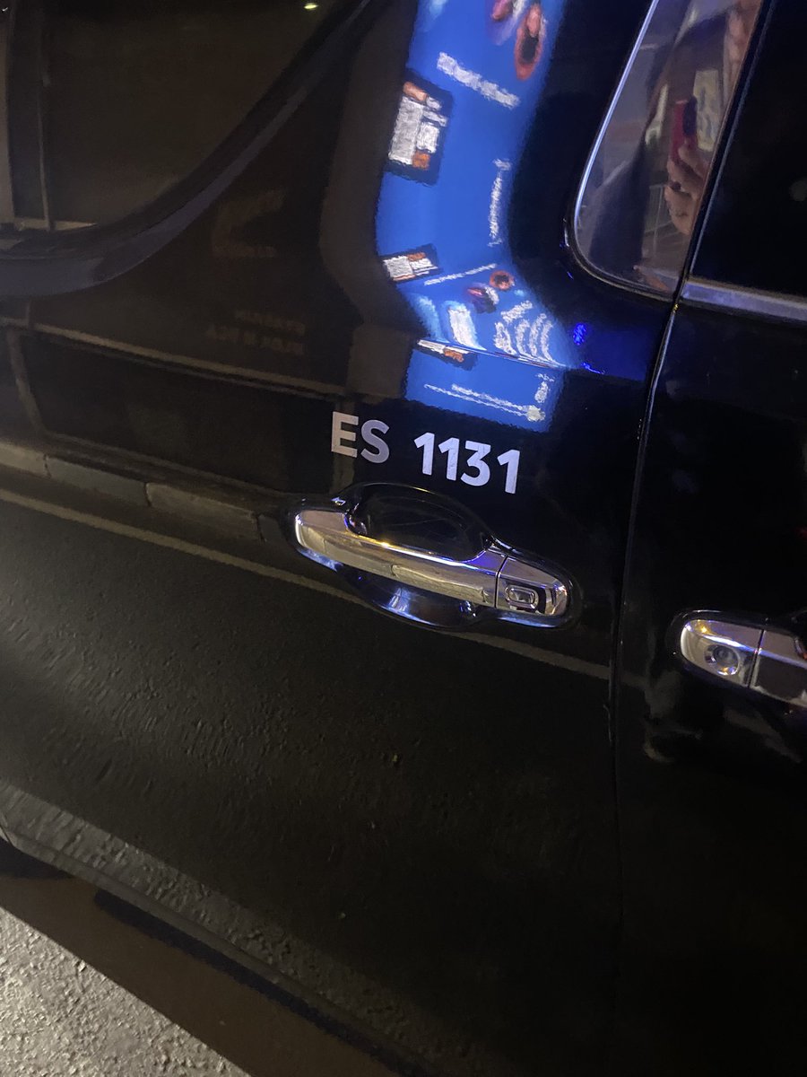 oi @Bluebirdgroup saya ditabrak supir Anda nih masa saya disuruh ke Daan Mogot buat beresin yang bener aja ya kalian yang ke saya lah